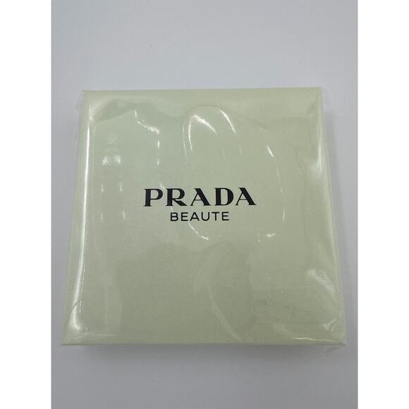 PRG102: Prada Beauty Mirror GWP - Picture 1 of 5